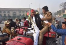 सपा के विधायकों ने ट्रैक्टर रैली निकाल किसानों पर हो रहे अत्याचार एवं एमएसपी पर कानून न बनाए जाने पर जम कर हंगामा काटा और सरकार के खिलाफ की नारेबाजी…