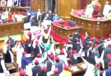 सपा, बसपा और कांग्रेस ने विधानसभा सत्र में सरकार के खिलाफ नारेबाज़ी करते हुए जम कर किया हंगाम…