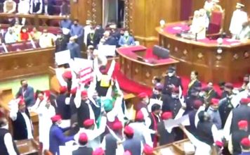 सपा, बसपा और कांग्रेस ने विधानसभा सत्र में सरकार के खिलाफ नारेबाज़ी करते हुए जम कर किया हंगाम…