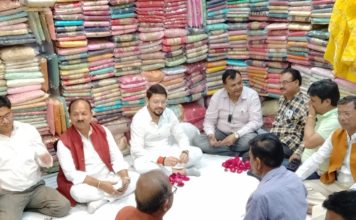 नक्खास व्यापार मंडल का हुआ विस्तार, कई लोग किये गए सम्मानित…