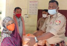 गैर जनपद से आये दरोगा ने स्थानिय संस्था की मदद से जीता जनता का दिल…