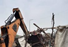 एक भू माफिया व आर्थिक अपराध करने वाले रसूखदार व्यक्ति ने ग़रीब महिला का मकान जबरन किया ध्वस्त…