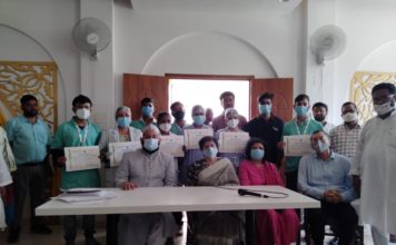 राजधानी लखनऊ में बने 147 टिकाकराड़ सेंटर कोविड वक्सीनशन लगने के लिए उमड़ी भीड़