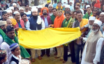 पत्रकारों और समाजसेवियों ने दादा मियां की दरगाह पर पेश की अक़ीदद की चादर…